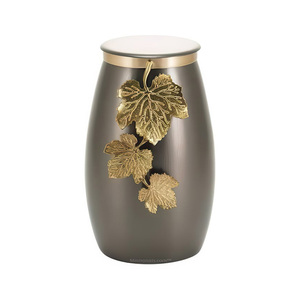 Urne funéraire élégante en laiton gravé, style américain, pour le stockage des cendres humaines et animales, avec design commémoratif. - Product Image 1