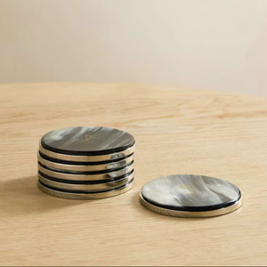 แผ่นรองแก้วลายเขาควาย ดีไซน์ขายดี แผ่นรองแก้วชา แผ่นรองจาน แผ่นรองแก้วทรงสี่เหลี่ยมจากเขาควายธรรมชาติ ราคาขายดีที่สุด - Product Image 1