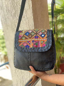 Sac à bandoulière en cuir véritable fait à la main, sac à bandoulière Boho Banjara, sac à bandoulière brodé Unique - Product Image 2