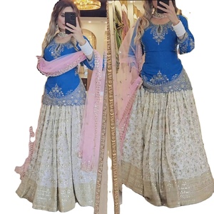 Nuevo Lehenga Choli de Diseñador FATEMA FASHION, Estilo Moderno, Seda Chinon Pesada con Relieve, Elegante para Bodas, de Secado Rápido - Product Image 1