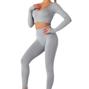 Ensemble Athlétique Haute Performance : Haut Sans Coutures à Manches Longues et Legging de Fitness Taille Haute Gris - Product Image 2