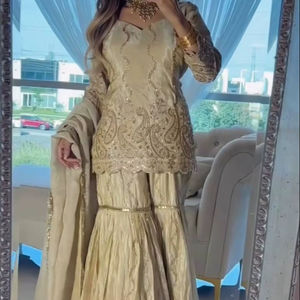 Ramdev Trading Kurta/Kurti Moderno para Mujer, Terciopelo Viscoso Puro y Pesado con Bordado Intenso para Diwali/Bodas/Fiestas - Product Image 1