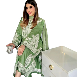 Kurta/Kurti traditionnel ethnique brodé en organza de nylon pur et soie, coupe ample pour femme, idéal pour les fêtes, les remises de diplômes, l'hiver et l'été - Product Image 1