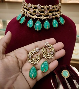 ชุดเครื่องประดับงานแต่งงาน ประกอบด้วยสร้อยคอแบบโชคเกอร์ประดับโมอิสซาไนต์แท้แบบดับเบิ้ล พร้อมต่างหูและแหวนปรับขนาดได้ ประดับด้วยลูกปัดเคลือบทองคุณภาพพรีเมียมระดับรอยัล - Product Image 2