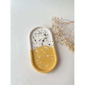 Luxury Resin <b>Decorative</b> Trays in Modern Oval and Round Shapes for Modern Gifts - Product Image 3
