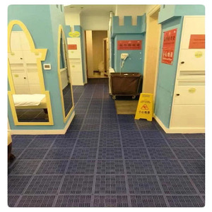 Tapis de sol en plastique souple antidérapant à emboîtement pour salle de bain et douche - Product Image 5