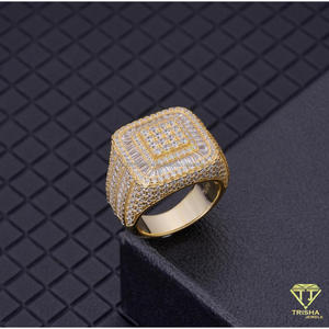 Anillo de lujo de plata 925 con diamante cultivado en laboratorio de corte cuadrado para mayoristas de joyería. - Product Image 2