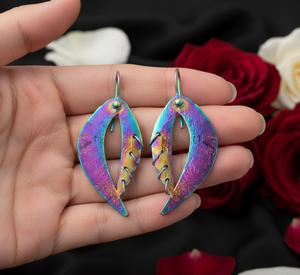 Boucles d'oreilles pendantes en laiton PVD arc-en-ciel faites à la main, audacieuses, irisées, géométriques, pour mariage, résistantes au ternissement, avec crochet contemporain - Product Image 5