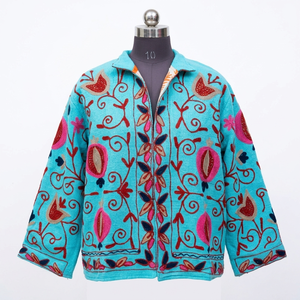 Vestes en coton matelassées brodées Suzani, respirantes, faites à la main, motif floral, pour les collections de mode bohème, vente en gros - Product Image 1