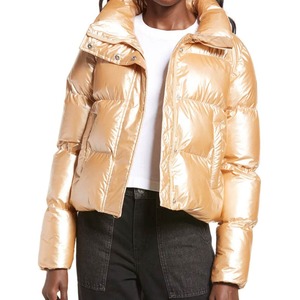Fabricación en Fábrica, Venta al por Mayor, Chaqueta Acolchada Metálica Dorada Informal para Mujer, Abrigo Largo de Invierno con Mangas Abullonadas y Capucha - Product Image 3