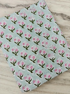 Magnifique tissu en coton floral 100% écologique imprimé à la main rose 120 g/m² côtelé pour vêtements, chemises et sacs - Product Image 4