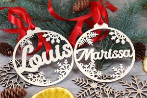 Adorno Navideño Colgante de Madera Hecho a Mano con Opción de Grabado Personalizado - Product Image 5