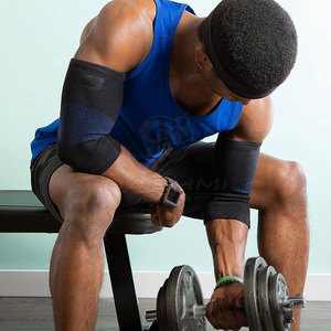 El diseño ligero y transpirable ofrece comodidad, soporte y protección para las articulaciones del codo durante los entrenamientos. - Product Image 3