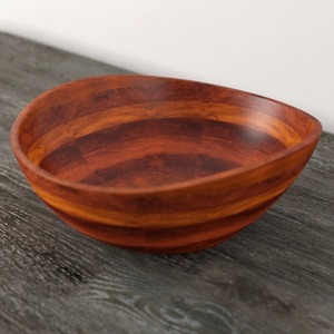 Grand saladier en bois fait main, naturel, pour servir les aliments, idéal pour la restauration et les événements, à prix avantageux - Product Image 1