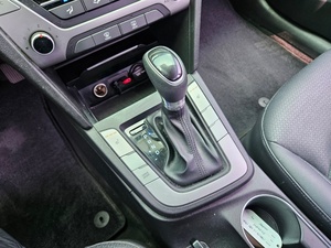Gris, Usado, para Elantra Avante Sedán 2018, Automático, 4 Puertas, Volante a la Izquierda, Asientos de Cuero, Sensor Trasero, TPMS, Auto Coreano - Product Image 4