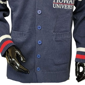 Cardigan d'hiver haut de gamme pour homme, en laine/acrylique, avec logo jacquard personnalisé, style maison grecque, boutons dissimulés, manches longues, confortable, vente en gros - Product Image 3