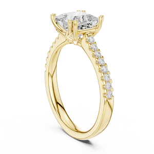 Anillo de Compromiso de Diamante Corte Princesa en Oro Amarillo con Banda Pavé, Elegante Anillo de Boda Solitario para Mujer - Product Image 1