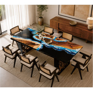 Table à manger en résine avec de beaux motifs combinés à de jolies chaises - Product Image 1