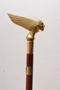 Bâtons de marche rustiques modernes en bois naturel écologique avec poignée en laiton poli, idéaux pour les cadeaux - Product Image 3