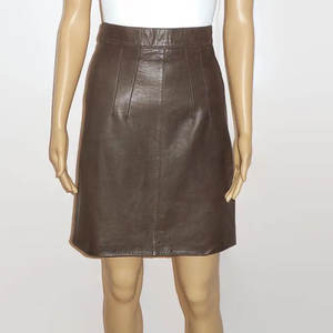 Jupe plissée taille haute en cuir véritable anti-plis moulante décontractée bordeaux pour femme 2026 |    Meilleures jupes en cuir pour femmes - Product Image 1