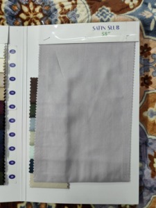 Tissu satiné premium effet slub, largeur 58 pouces, texture douce et brillante, idéal pour sari, robe, kurti. Fournisseur en gros, matériau de haute qualité. - Product Image 4