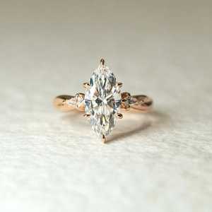 Anillo de Compromiso de Diamante Cultivado en Laboratorio de 1 Quilate, Corte Marquesa, Claridad VS1, Color F, Oro Rosa de 14k para Mujer, Estilo Clásico, Certificado IGI - Product Image 1