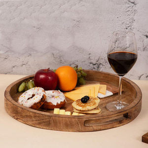 Plateaux ronds en bois de manguier élégants avec poignées découpées Lot de 2 plateaux décoratifs multiples pour servir des collations au café Cuisine Salle à manger - Product Image 2