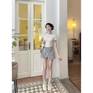 Pantalones Casuales de Mujer de Alta Calidad, Cortos, Color Caqui, Tejido Transpirable, Cintura Alta, Cierre de Botones, Estilo Coreano, Fábrica Vietnamita - Product Image 2