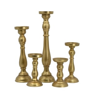 Juego de candelabros de madera pintados en dorado estilo vintage para centro de mesa, elegantes portavelas de pilar dorados de diferentes alturas. - Product Image 1