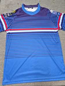 เสื้อเจอร์ซีย์แบบซับลิเมชั่นสั่งทำพิเศษ โลโก้ด้านหน้า โพลีเอสเตอร์ 100% สำหรับการแข่งขันและฝึกซ้อม ระบายอากาศได้ดี แขนสั้น ทรงปกติ เสื้อผ้าสำหรับผู้ใหญ่ - Product Image 4
