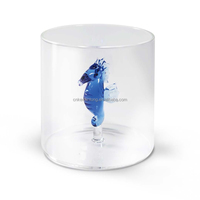 Verre à vin de jus d'eau de Borosilicate avec le sujet en verre coloré à l'intérieur de la figure de singe