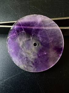 A K Gems Cadran de montre en malachite naturelle à coupe plate, couleur violet, pierre précieuse personnalisée, épaisseur 0,9 mm, taille 28,5 mm, trou central de 2 mm, modèle Ak - Product Image 4