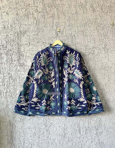 Veste en velours brodée Suzani faite à la main pour femmes, artisanat indien floral, manches longues, manteau ethnique d'hiver, vêtements de mode boutique - Product Image 3