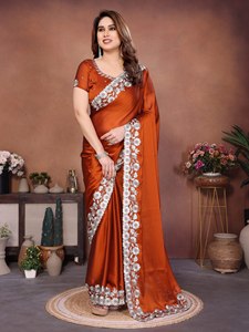 Dupatta de Seda Amarilla con Bordado Floral Blanco, Traje Tradicional Indio Pakistaní para Bodas, para Mujeres Adultas, Creaciones NiMa, Secado Rápido - Product Image 1