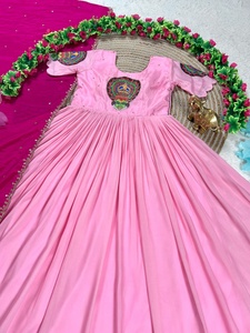 Élégance culturelle : Robe de cérémonie imprimée Kathakali avec ensemble dupatta en soie Chinon - Product Image 5