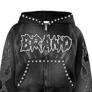 Chándal Urbano Negro Personalizado de Última Moda con Estampado de Llamas, Detalles con Tachuelas y Logotipo, Perfecto para Amantes de la Moda Urbana - Product Image 2