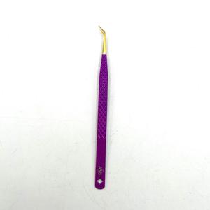 Pinza para Pestañas de Acero Inoxidable Morado, Punta de Precisión de 45 Grados, Herramienta de Aislamiento Suave, Aplicación Profesional de Pestañas - Product Image 1