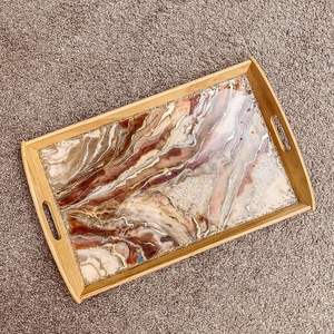 Bandeja de Resina Hecha a Mano Moderna y Más Vendida, Organizador Decorativo para el Hogar, para Mesa de Vanidad, Disponible a un Precio Excelente - Product Image 6