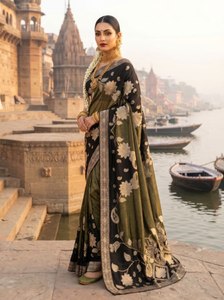 Sari traditionnel Gulbahar pour mariage, teint à la main, en tissu scintillant avec motif floral et design à fleurs éclatantes - Product Image 4
