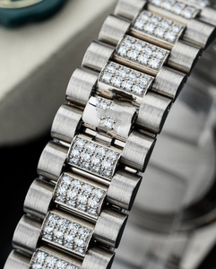 Reloj de Lujo Analógico de Cuarzo con Esfera de Diamante Moissanite, Brazalete de Perlas de Madreperla, Visualización de Fecha y Día, Estilo Joyería de Vestir - Product Image 2