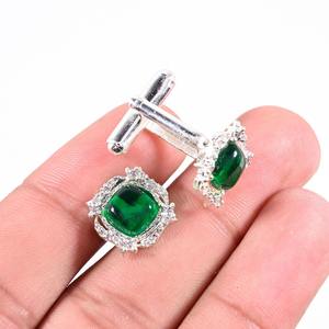 Boutons de manchette personnalisés en laiton plaqué or avec pierre précieuse naturelle de tourmaline verte brute du Rajasthan, cadeau de mariage pour le marié - Product Image 1