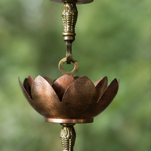 Chaîne de pluie décorative en cuivre artisanal en forme de lotus pour gouttière extérieure, jardin, maison, patio - Product Image 5