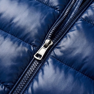 Veste matelassée à capuche bleu marine pour homme, veste d'hiver chaude et matelassée pour l'extérieur, veste légère imperméable One Apex - Product Image 6