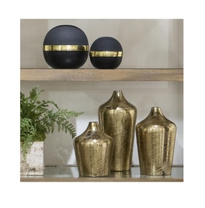 Juego de 3 Jarrones de Mesa Contemporáneos de Latón, Hechos a Mano, con Acabado Dorado, Forma Ovoide, Piezas Decorativas Modernas para Sala de Estar - Product Image 3