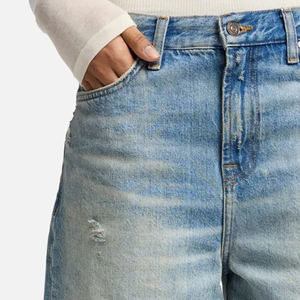 Shorts en jean pour femme, taille haute, design chic et tendance, style streetwear, qualité supérieure, avec logo. - Product Image 2