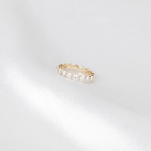 แหวนเพชรเลี้ยงในห้องปฏิบัติการแบบเต็มวง 14K ทองคำเหลือง ทรงกลม สามารถสวมซ้อนกับแหวนแต่งงานแบบเรียบง่ายเข้าชุดกันได้ - Product Image 4