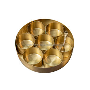 Boîte à épices en laiton très populaire avec couvercle gravé de motifs floraux et 7 contenants, rangement moderne et écologique pour épices et herbes, logo personnalisé - Product Image 4