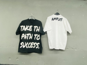เสื้อยืดคอกลมแขนสั้นผ้าเจอร์ซีย์คอตตอน 100% พิมพ์ลายสกรีน ขายส่ง แฟชั่นสตรีทขายดีสำหรับผู้ชาย - Product Image 5