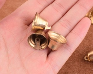 Portavelas de Campana Navideña de Latón Brassworld India, Artesanía Tradicional, Forma Personalizada, Duradero y Ecológico - Product Image 2