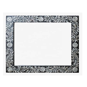 Cadre de miroir en os incrusté fait main, motif damier noir et blanc, miroir mural pour salon, couloir, accent décoratif pour la maison - Product Image 3